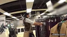 Abspielen Spannende tschechoslowakische Missy wird in der Promenade gemacht und in POV trainiert