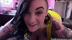 Oynat Bosomy emo missy gets breast becerdin tarafından bf