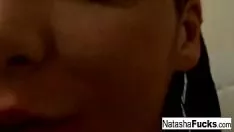 Oynat Bosomy natasha video kaydında bir eğlence ve sıcak siyah çekim ups