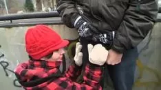 播放 青少年被爷爷公开性交