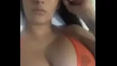 Abspielen Hip-Hop-Missy sieht sich ihre Person auf theporncams.com an