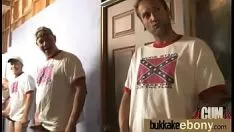 Reproducir Racial gang upspang con whiten gumshoes 12