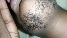Reproducir Derrota a la gatita de la columna vertebral de mi mojada africana con labios agradables a través de ella.