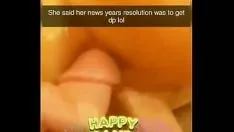 Reproducir Mixer media video grabación de mujer latina casada engañar con dos chicos en año nuevo