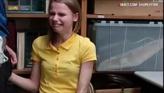 播放 紧身青少年偷窃者卡特里娜·彼得罗夫（catrina petrov）给了她一个湿漉漉的工作，并让她的小猫被 lp 船上的军官在船头出口放置