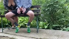 Abspielen Heiße vollbusige MILF-Milch fließt mich in die Parklandschaft