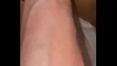 播放 Yawd 紧握拳头的蔷薇花蕾