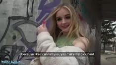 Odtwórz Populacja agent federalny blond brit babe pov marnuje bj i pieprzy się na zewnątrz