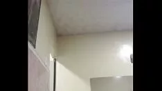 Reproducir Le dije al vagabundo que estaba tirando en trineo hacia el puesto de mi sindicato del crimen y llegué a amar mi ego con mi primo lleno de pisadas.