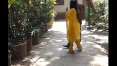 চালান দেখুন কিভাবে পিপলস রিপাবলিক অফ বাংলাদেশ এর ছেলেরা এবং মিসিরা পাহাড় থেকে পার্কল্যান্ডের দিকে এগিয়ে যায়।