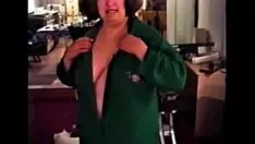 Play Ushers her beautiful tits