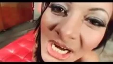 Oynat Horned milf becerdin dış 11