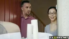 播放 猎物湾给了她的邻居一个潮湿的接收挥霍工作