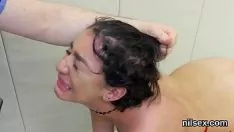 播放 狡猾的小姐被带到孔洞避难所进行刺激疗法