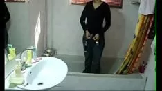 चलाएँ गर्म भारतीय किशोर बहन मीनल सूद में शॉवर नीचे