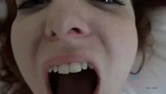 Oynat iki amatör ergen sashay ve yağsız offpie (halle von ve emma evins) pov paylaşmak