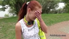 Abspielen Laienhafter jugendlicher Triaden-Fucworld-Beater vom Pullr