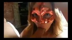 Jouer Sashay à cornes non professionnel masqué toute la journée