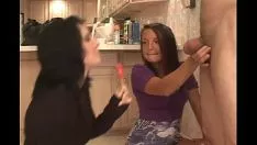 تشغيل Emmaandmegan-nutplugingkickbyd مهزوم 18yr
