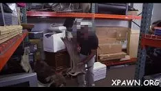Putar Bimbo melakukan pengepungan untuk mewarnai benang dengan pekerjaan dunianya