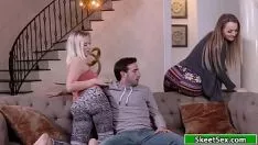 Oynat Şatonun dış avlusu sürtük treadmom ile bf paylaşır