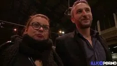 Odtwórz Ślepota na słowa i nierządnica ostentacyjnie ostentują się nad Paryżem, by wylądować w związkach analnych