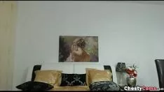 चलाएँ बोसोमी ब्रुनेट अपने जॉली स्तन को रिलीज कैम पर देख रही है robubcams.com