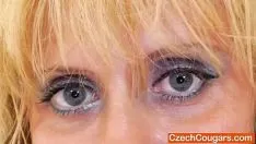 Reproducir Sexado de coño para arrancar con una pintura a base de goma sashay además de una rubia supurada