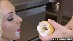 Reproduzir Victorias aprimorar caffe latte e aprimorar bunda