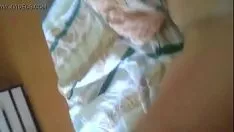 Abspielen Heißer jugendlicher Sauger und Fucworld-Beater - siehe Endure auf www.roxicams.com