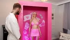 Redare Sunt Barbie, sunt cumpărată și folosită ca păpușă sexuală. pentru asta sunt făcut.
