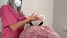播放 可爱素人女孩为我的鸡巴打蜡，她给我一个惊喜的打手枪，直到我射完为止