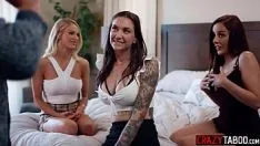 Afspelen Crazytaboo.com - milf rocky emerson en twee tieners vanna bardot en sexy babe emma hix zoog grote harde lul om rondborstige milf's man tevreden te stellen