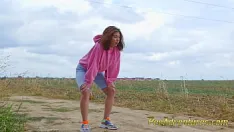 Jouer Une remise en forme intense en plein air lui fait faire pipi dans son pantalon