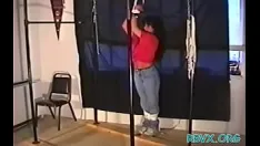 চালান দুষ্টু চিক অন্তর্বাসে পোজ দিচ্ছে