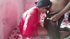 Reproducir La pequeña niña chupó la polla en lugar de la paleta y luego la folló mucho