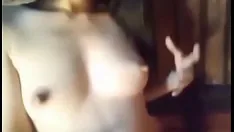 Reproduzir Super linda garota asiática mostra seu corpo buceta