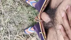 Redare Masturbare indiană penis mare și ejaculare în aer liber