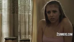 Reproducir Hijastra adolescente flaca es follada por su padrastro en un encuentro tabú familiar