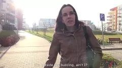 播放 作弊素人在肮脏的车里深喉真正的出租车司机的大鸡巴