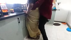 Oynat Tamil Maid'in unutulmaz mutfak karşılaşması