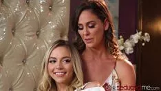 Putar Shemakedme milf cherrie nettlele membuat remaja lily larimer